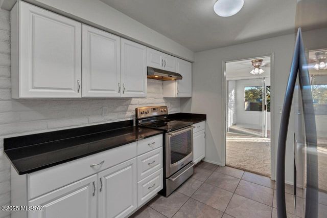 126 E Mountain Morning Drive, Oro Valley, AZ 85737