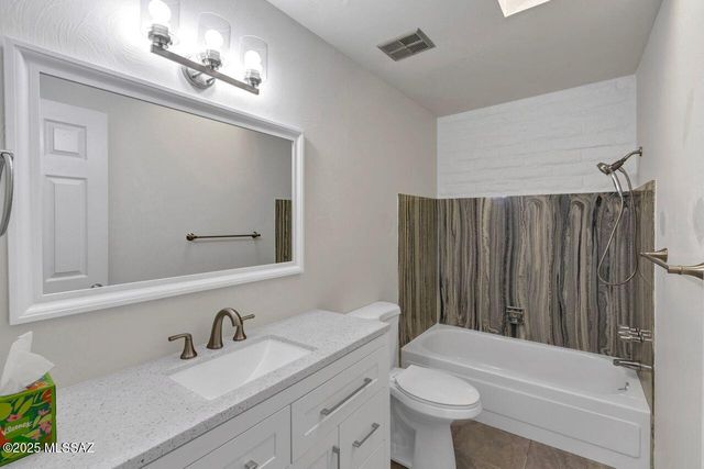 126 E Mountain Morning Drive, Oro Valley, AZ 85737