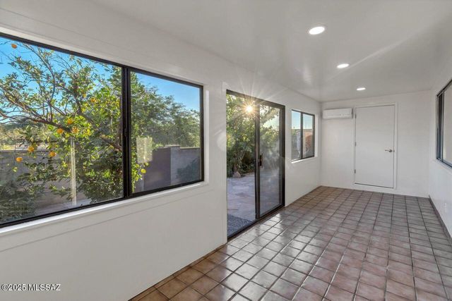 126 E Mountain Morning Drive, Oro Valley, AZ 85737