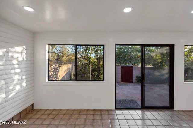 126 E Mountain Morning Drive, Oro Valley, AZ 85737