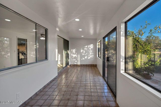 126 E Mountain Morning Drive, Oro Valley, AZ 85737