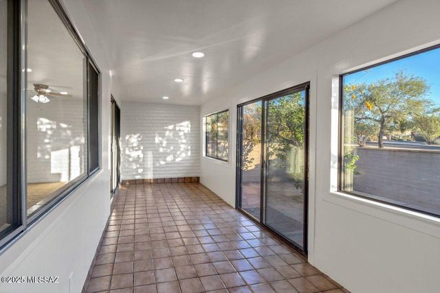 126 E Mountain Morning Drive, Oro Valley, AZ 85737