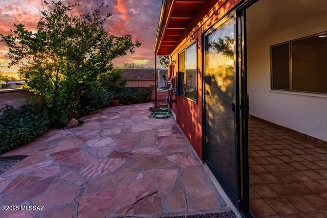 126 E Mountain Morning Drive, Oro Valley, AZ 85737