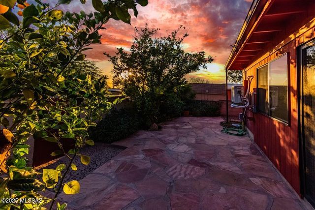 126 E Mountain Morning Drive, Oro Valley, AZ 85737