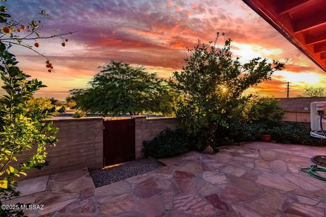 126 E Mountain Morning Drive, Oro Valley, AZ 85737