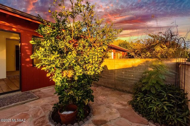 126 E Mountain Morning Drive, Oro Valley, AZ 85737