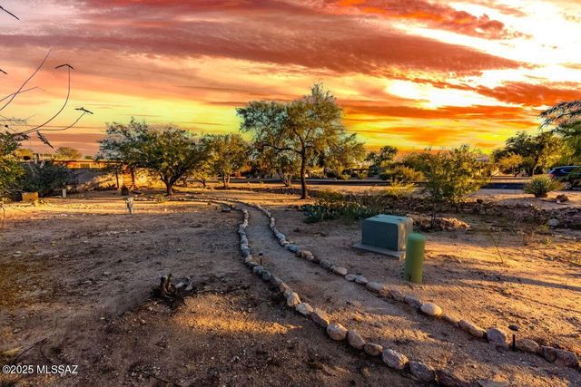 126 E Mountain Morning Drive, Oro Valley, AZ 85737