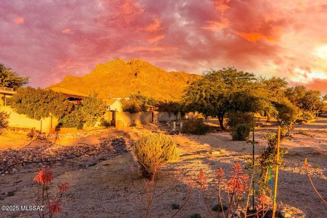 126 E Mountain Morning Drive, Oro Valley, AZ 85737