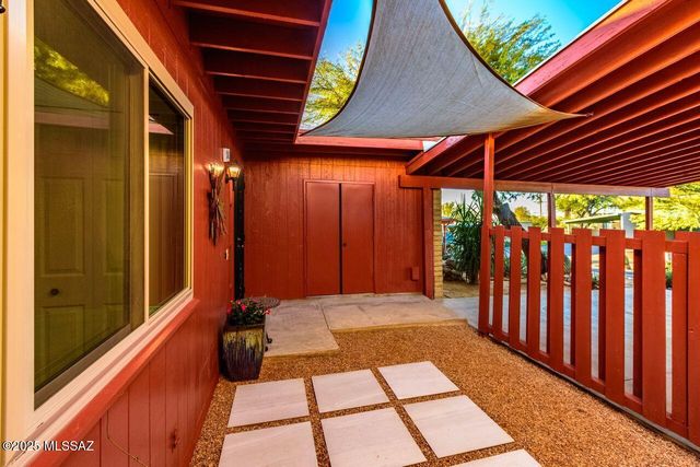 126 E Mountain Morning Drive, Oro Valley, AZ 85737