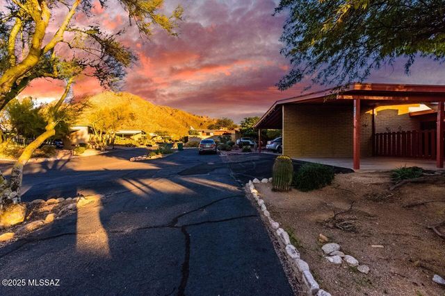 126 E Mountain Morning Drive, Oro Valley, AZ 85737