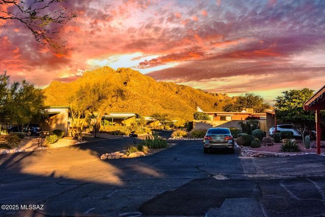 126 E Mountain Morning Drive, Oro Valley, AZ 85737