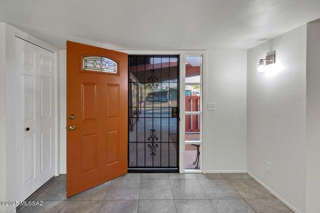 126 E Mountain Morning Drive, Oro Valley, AZ 85737
