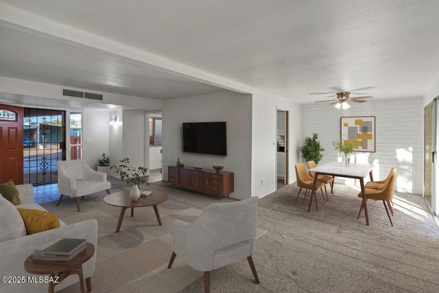 126 E Mountain Morning Drive, Oro Valley, AZ 85737