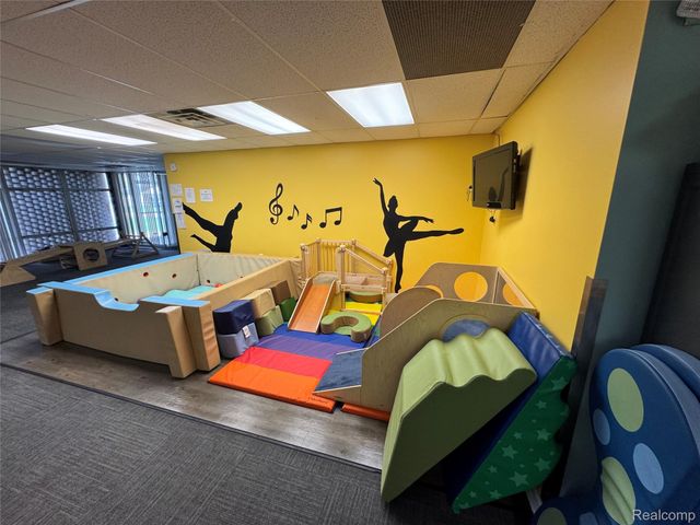 14060 Stephens Road, Warren, MI 48089