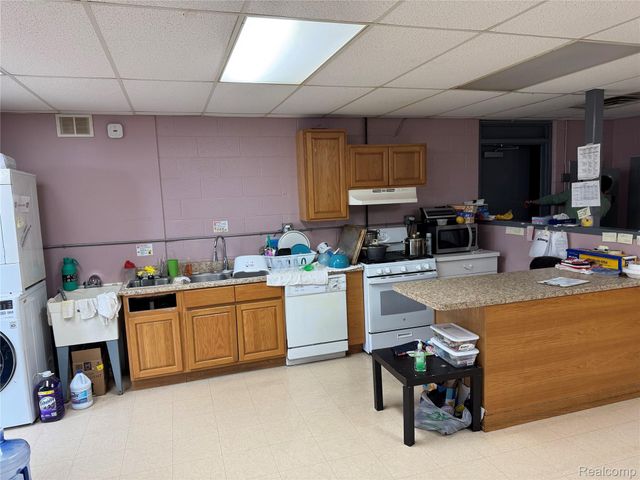 14060 Stephens Road, Warren, MI 48089