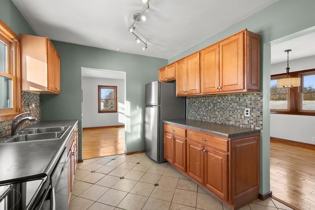 9481 W Pine Lake Road, Prairieville Twp, MI 49046