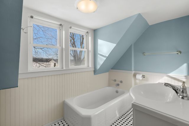 9481 W Pine Lake Road, Prairieville Twp, MI 49046