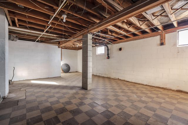 9481 W Pine Lake Road, Prairieville Twp, MI 49046