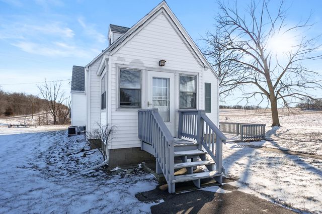 9481 W Pine Lake Road, Prairieville Twp, MI 49046