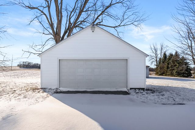 9481 W Pine Lake Road, Prairieville Twp, MI 49046