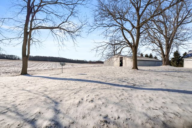 9481 W Pine Lake Road, Prairieville Twp, MI 49046