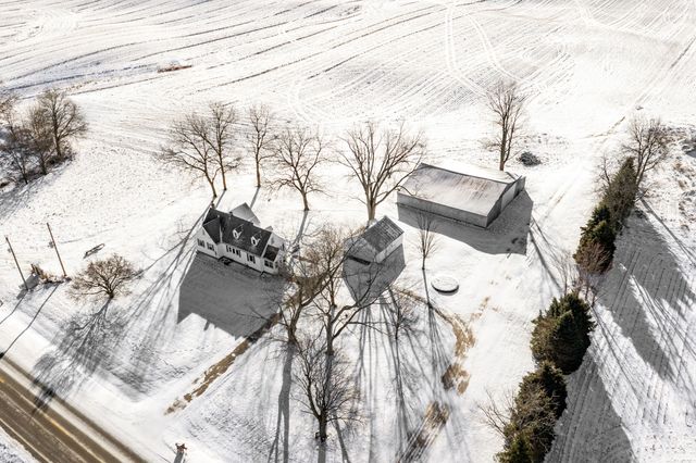 9481 W Pine Lake Road, Prairieville Twp, MI 49046