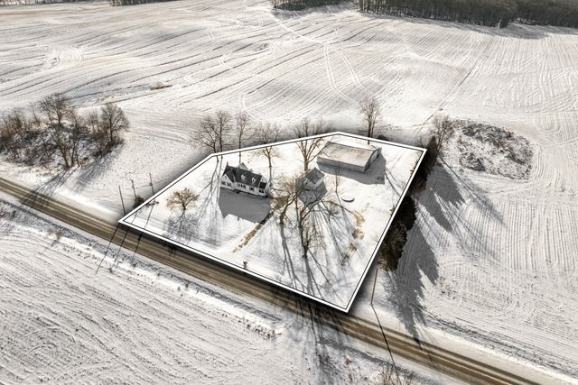 9481 W Pine Lake Road, Prairieville Twp, MI 49046