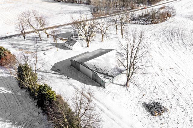 9481 W Pine Lake Road, Prairieville Twp, MI 49046