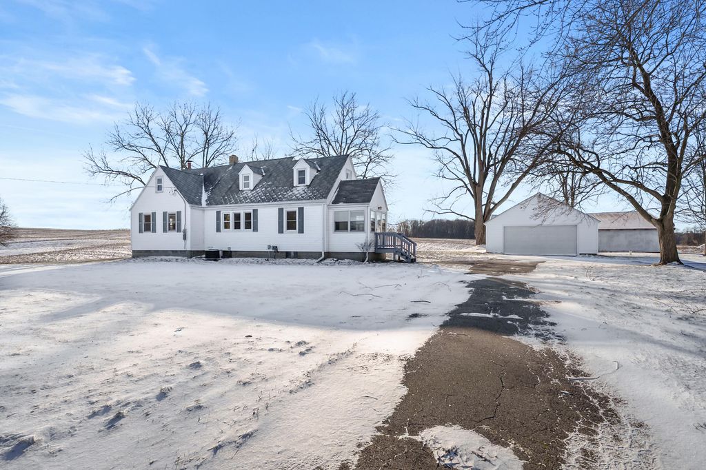 9481 W Pine Lake Road, Prairieville Twp, MI 49046