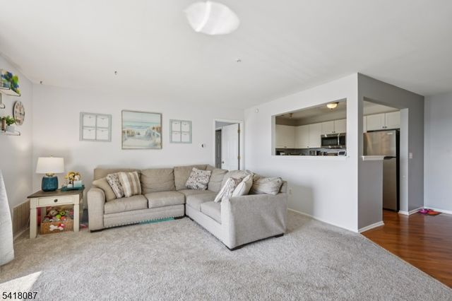 1636 King Ct, Green Brook Twp., NJ 08812