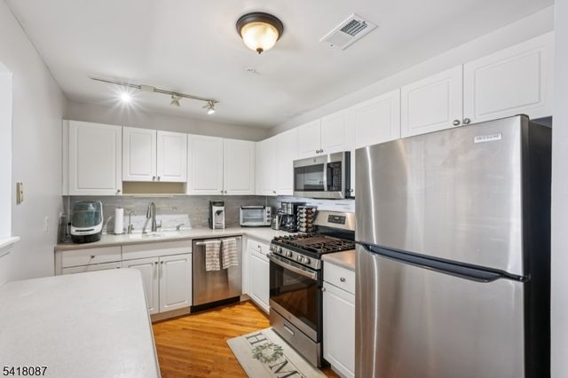 1636 King Ct, Green Brook Twp., NJ 08812