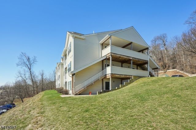 1636 King Ct, Green Brook Twp., NJ 08812