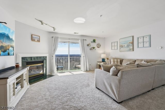 1636 King Ct, Green Brook Twp., NJ 08812