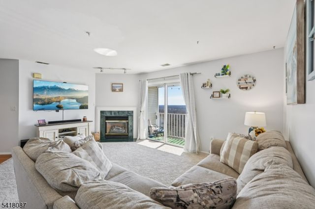 1636 King Ct, Green Brook Twp., NJ 08812