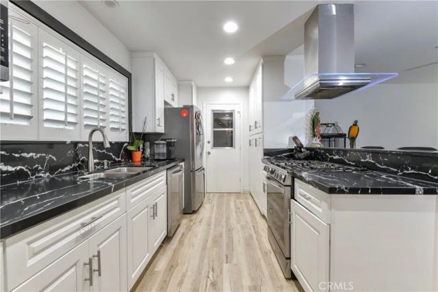 18915 Cantara Street, Reseda, CA 91335