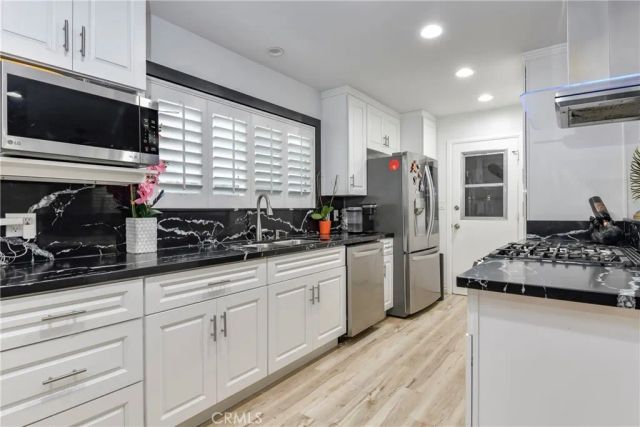 18915 Cantara Street, Reseda, CA 91335