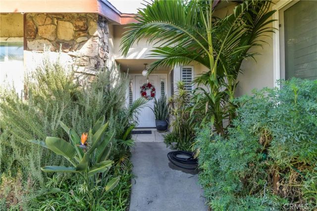 18915 Cantara Street, Reseda, CA 91335