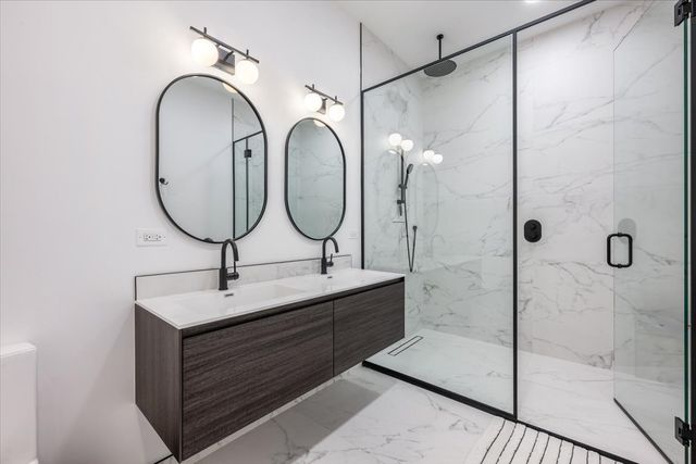 504 N Leavitt Street 302, Chicago, IL 60612