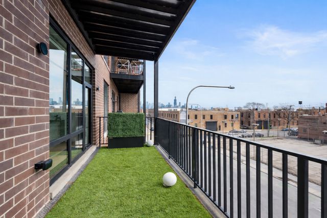 504 N Leavitt Street 302, Chicago, IL 60612