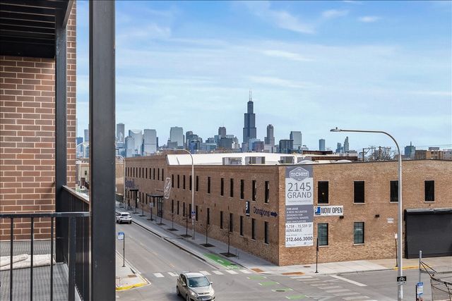 504 N Leavitt Street 302, Chicago, IL 60612