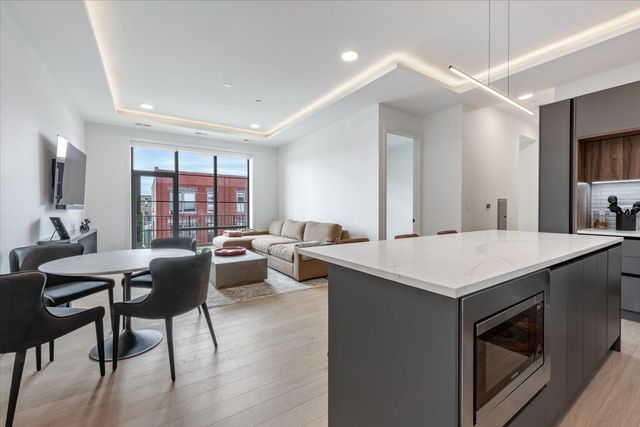 504 N Leavitt Street 302, Chicago, IL 60612