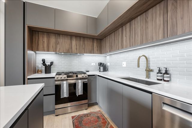 504 N Leavitt Street 302, Chicago, IL 60612