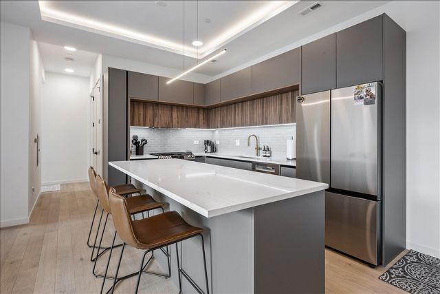 504 N Leavitt Street 302, Chicago, IL 60612