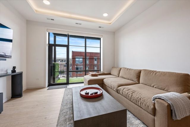 504 N Leavitt Street 302, Chicago, IL 60612