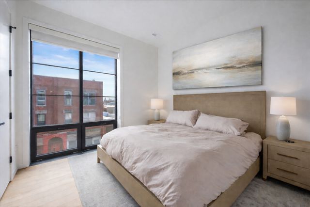 504 N Leavitt Street 302, Chicago, IL 60612