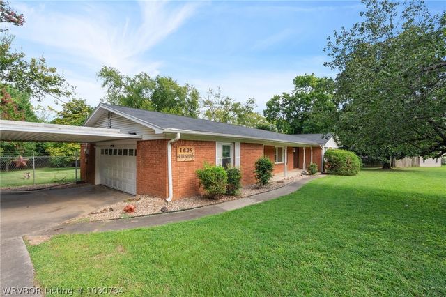 1609 Burnham Road, Fort Smith, AR 72903