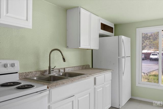 1913 Chain Avenue, Lake Isabella, CA 93240