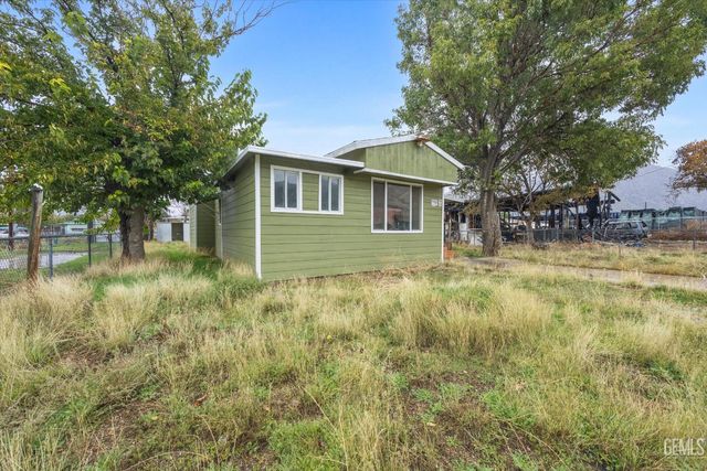 1913 Chain Avenue, Lake Isabella, CA 93240