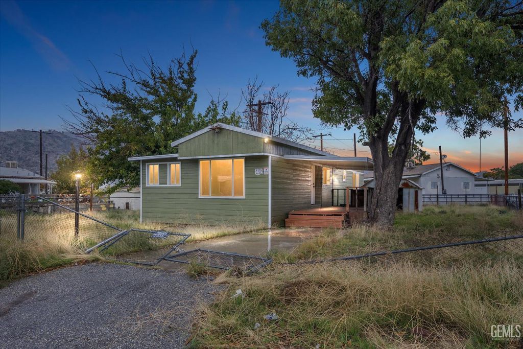 1913 Chain Avenue, Lake Isabella, CA 93240