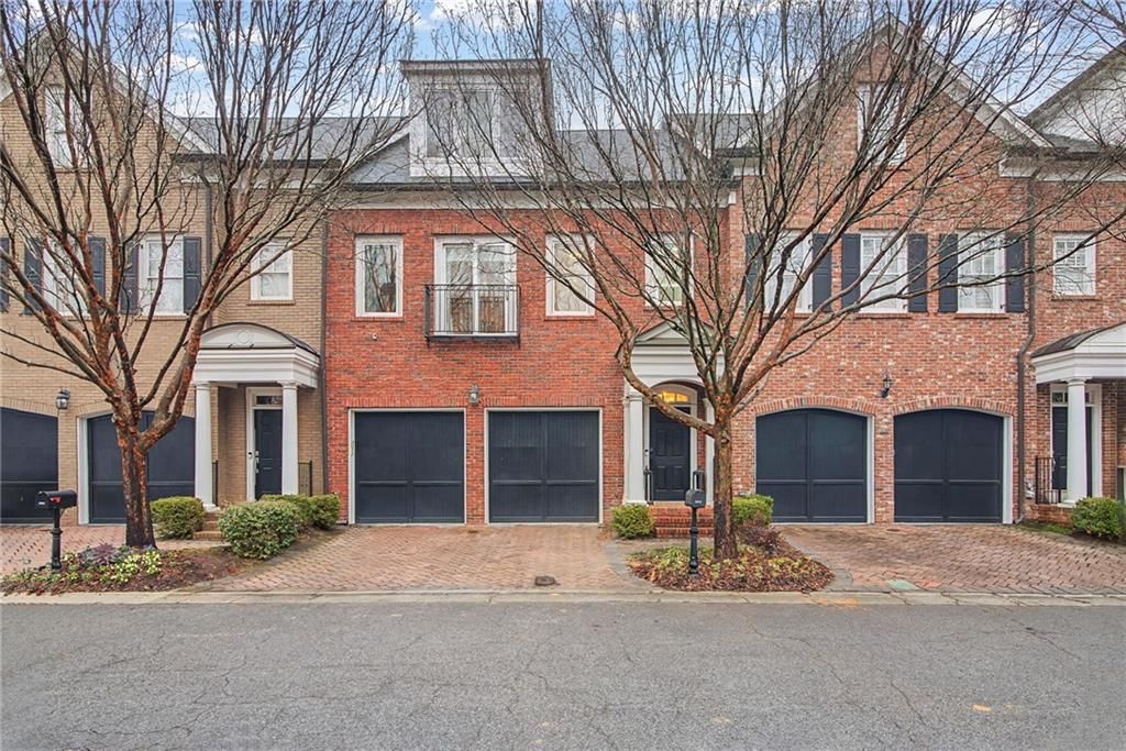Image 1 of property listing at 3317 Buckhead Forest NE Mews, Atlanta, GA 30305